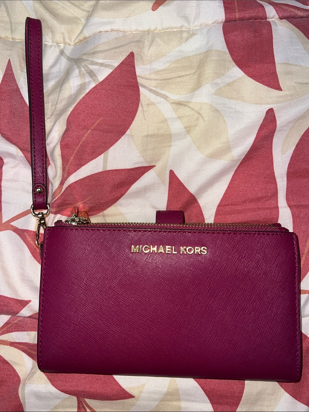 Michael Kors fuchsia Wristlet Wallet - Saffiano Leather